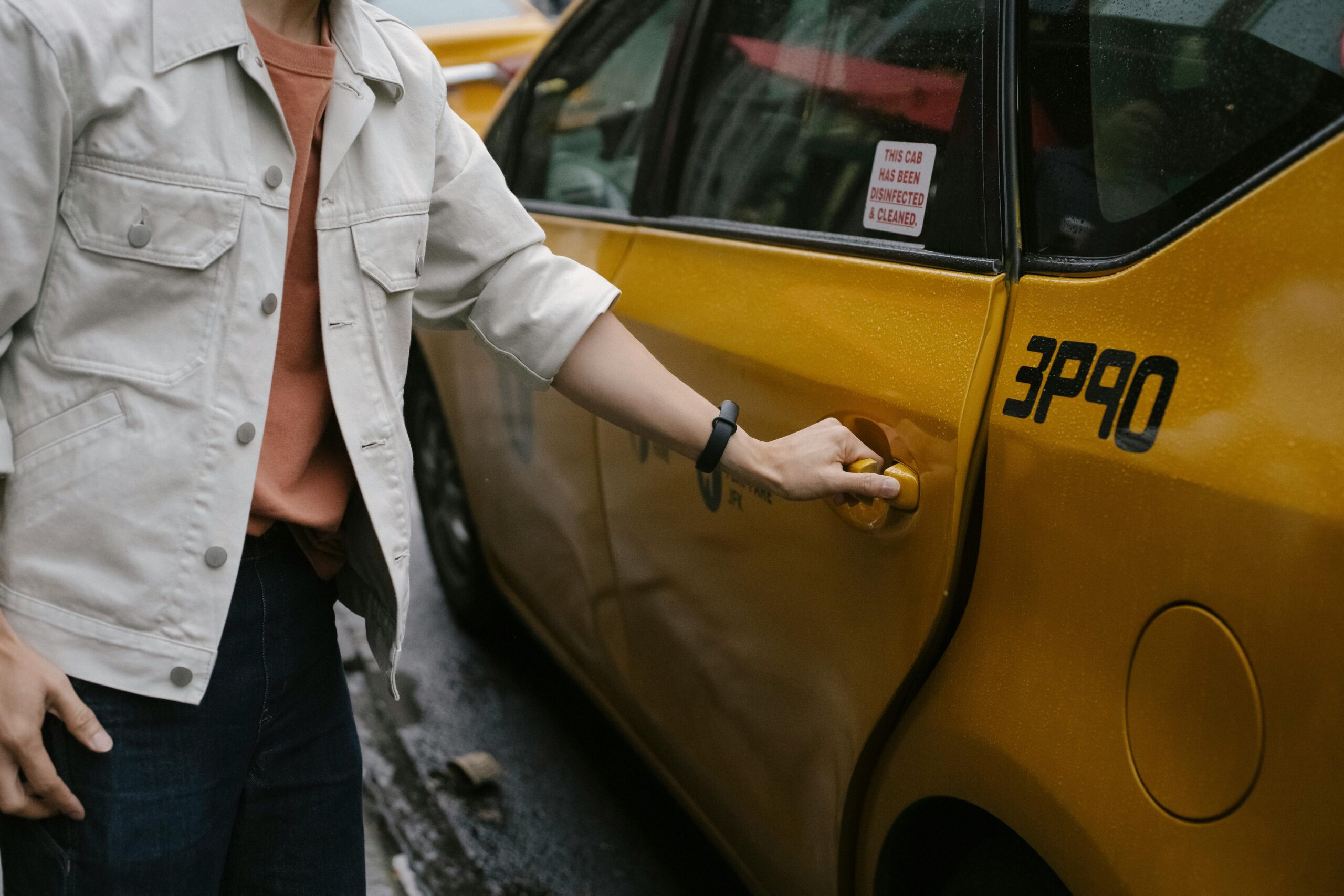 Read more about the article Your Go-To 24/7 Taxi Service – Always On Time, Always Available
